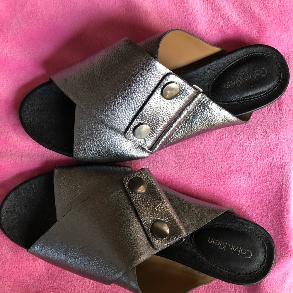 Bronze Calvin Klein slip on. Sz 6.5. Never worn